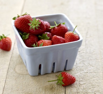 6 reasons why you should eat strawberries and their tops