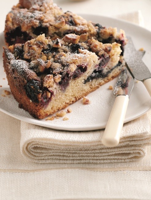 Blackberry and blueberry streusel cake