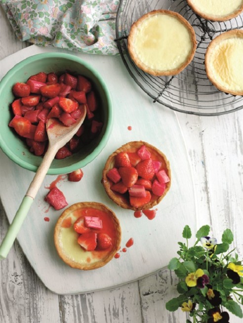 Deep dish rhubarb and strawberry tarts