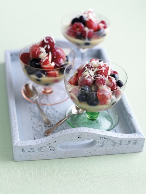 Chilled berries with white chocolate sauce